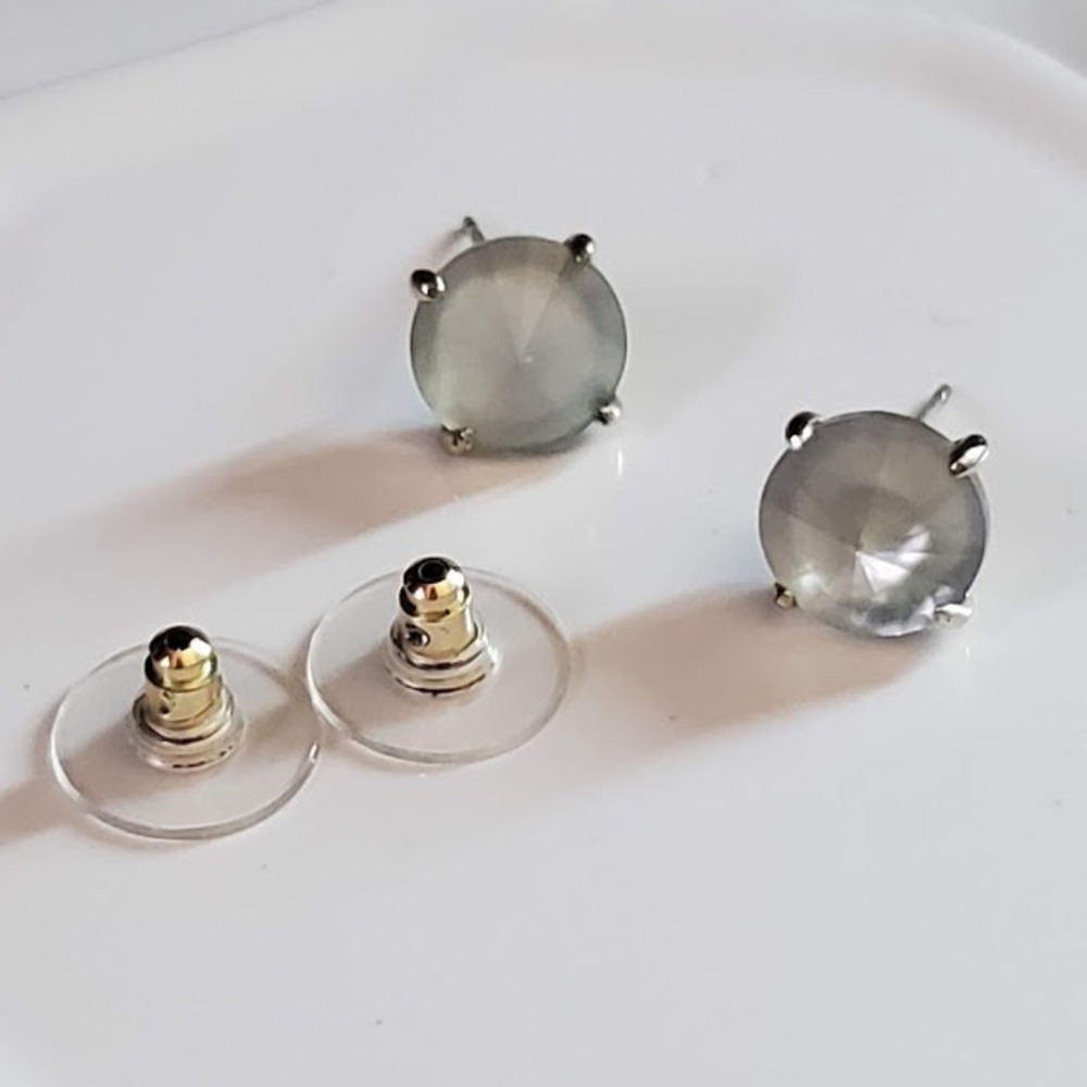 Kendra Scott Gray Iridescent Round Stud Earrings Silver Tone Versatile Chic - Picture 6 of 7